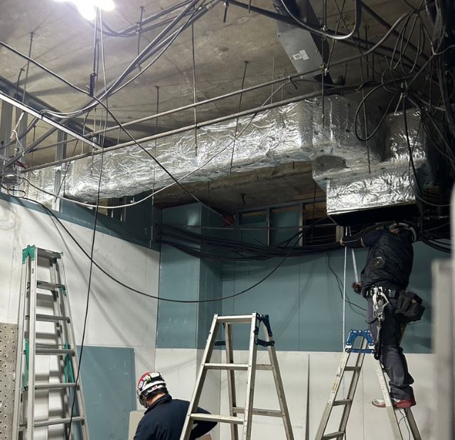 職人さんによる作業中の画像